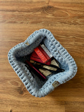 Carica l&#39;immagine nel visualizzatore di Gallery, BAG CROCHET ROSY AZZURRO GLITTER
