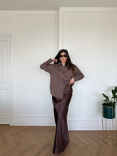 Carica l'immagine nel visualizzatore di Gallery, GONNA LUNGA SATIN MARRONE
