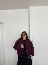 Carica l&#39;immagine nel visualizzatore di Gallery, BOMBER BORDEAUX LUMINA
