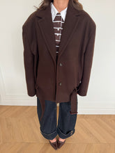 Carica l&#39;immagine nel visualizzatore di Gallery, CAPPOTTO CORTO OVER LUMINA MARRONE
