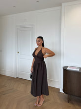 Carica l'immagine nel visualizzatore di Gallery, ABITO MONROE MARRONE
