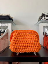 Carica l&#39;immagine nel visualizzatore di Gallery, BAG CROCHET ROSY ARANCIONE
