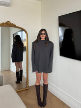 Carica l'immagine nel visualizzatore di Gallery, MAGLIA VESTITO OVER MEZZO COLLO GRIGIO
