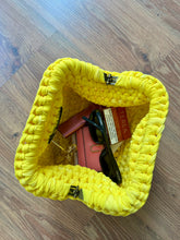 Carica l&#39;immagine nel visualizzatore di Gallery, BAG CROCHET ROSY GIALLO
