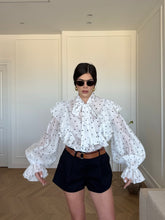 Carica l'immagine nel visualizzatore di Gallery, BLUSA POIS BIANCO
