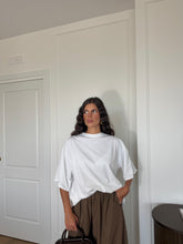 Carica l'immagine nel visualizzatore di Gallery, T-SHIRT OVER CARMEN (vari colori)
