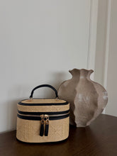 Carica l'immagine nel visualizzatore di Gallery, BAG VANITY SOLEA
