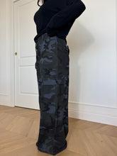 Carica l'immagine nel visualizzatore di Gallery, PANTALONI CARGO CAMOUFLAGE

