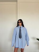 Carica l'immagine nel visualizzatore di Gallery, CAMICIA BASIC OVER AZZURRO
