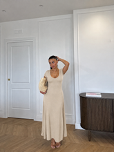 Carica l'immagine nel visualizzatore di Gallery, ABITO MARY BEIGE
