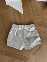 Carica l'immagine nel visualizzatore di Gallery, SHORTS METALLIC SILVER
