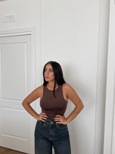 Carica l&#39;immagine nel visualizzatore di Gallery, BODY SCOLLO HALTER MARRONE
