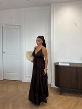 Carica l'immagine nel visualizzatore di Gallery, ABITO LUNGO ALTEA MARRONE
