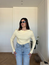 Carica l'immagine nel visualizzatore di Gallery, MAGLIA DRAPPEGGIO SPALLINA GIALLO
