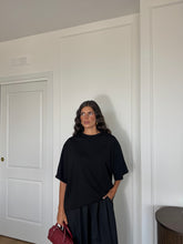 Carica l'immagine nel visualizzatore di Gallery, T-SHIRT OVER CARMEN (vari colori)
