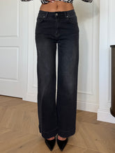 Carica l'immagine nel visualizzatore di Gallery, JEANS NERO WIDE LEG
