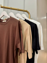 Carica l&#39;immagine nel visualizzatore di Gallery, T-SHIRT OVER CON MAXI SPALLINE
