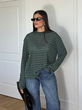 Carica l'immagine nel visualizzatore di Gallery, MAGLIA OVER RIGHE VERDE
