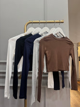 Carica l'immagine nel visualizzatore di Gallery, MAGLIA MANICHE LUNGHE CROP
