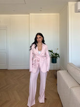 Carica l'immagine nel visualizzatore di Gallery, TAILLEUR LACCIO ROSA
