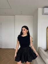 Carica l'immagine nel visualizzatore di Gallery, CANOTTA MILLY NERA
