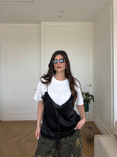 Carica l'immagine nel visualizzatore di Gallery, T-SHIRT CON CANOTTA SATIN
