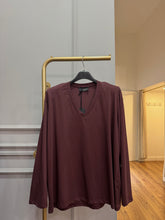 Carica l'immagine nel visualizzatore di Gallery, MAGLIA OVER SCOLLO A V CON SPALLINE
