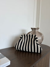 Carica l'immagine nel visualizzatore di Gallery, BAG POCHETTE

