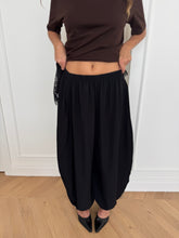 Carica l&#39;immagine nel visualizzatore di Gallery, PANTALONI JASMINE NERO
