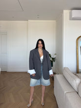 Carica l'immagine nel visualizzatore di Gallery, BLAZER OVER GRIGIO MANICA CONTRASTO
