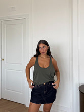 Carica l'immagine nel visualizzatore di Gallery, GONNA MINI DENIM SCURO
