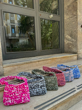 Carica l&#39;immagine nel visualizzatore di Gallery, BAG CROCHET FLORA
