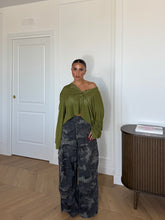 Carica l'immagine nel visualizzatore di Gallery, JEANS CARGO CAMOUFLAGE
