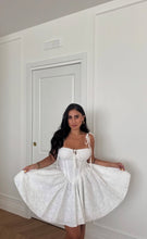 Carica l'immagine nel visualizzatore di Gallery, MINI DRESS DOLL BIANCO
