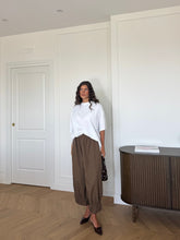 Carica l'immagine nel visualizzatore di Gallery, PANTALONI RUFFLE MARRONE
