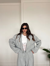 Carica l'immagine nel visualizzatore di Gallery, TAILLEUR CROP HAILEY GRIGIO CHIARO
