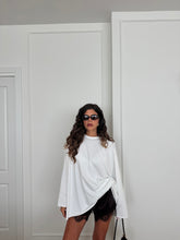 Carica l&#39;immagine nel visualizzatore di Gallery, MAGLIA OVER CARMEN BIANCO
