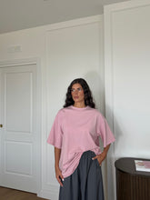 Carica l'immagine nel visualizzatore di Gallery, T-SHIRT OVER CARMEN (vari colori)
