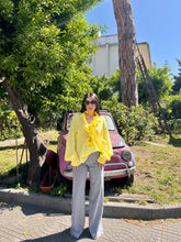 Carica l&#39;immagine nel visualizzatore di Gallery, BLUSA ROSY GIALLO
