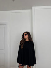Carica l&#39;immagine nel visualizzatore di Gallery, MAGLIA OVER CARMEN NERO
