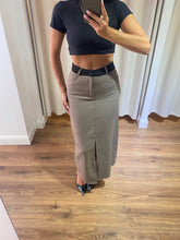 Carica l&#39;immagine nel visualizzatore di Gallery, GONNA LONGUETTE MARRONE
