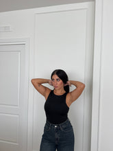Carica l&#39;immagine nel visualizzatore di Gallery, BODY SCOLLO HALTER NERO

