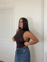 Carica l'immagine nel visualizzatore di Gallery, BODY COLLO ALTO MARRONE
