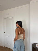 Carica l'immagine nel visualizzatore di Gallery, TOP STRINGHE BEIGE
