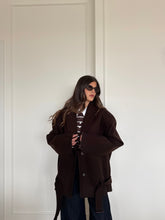 Carica l&#39;immagine nel visualizzatore di Gallery, CAPPOTTO CORTO OVER LUMINA MARRONE
