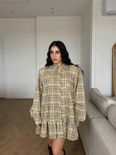 Carica l'immagine nel visualizzatore di Gallery, ABITO CAMICIA QUADRI GIALLO
