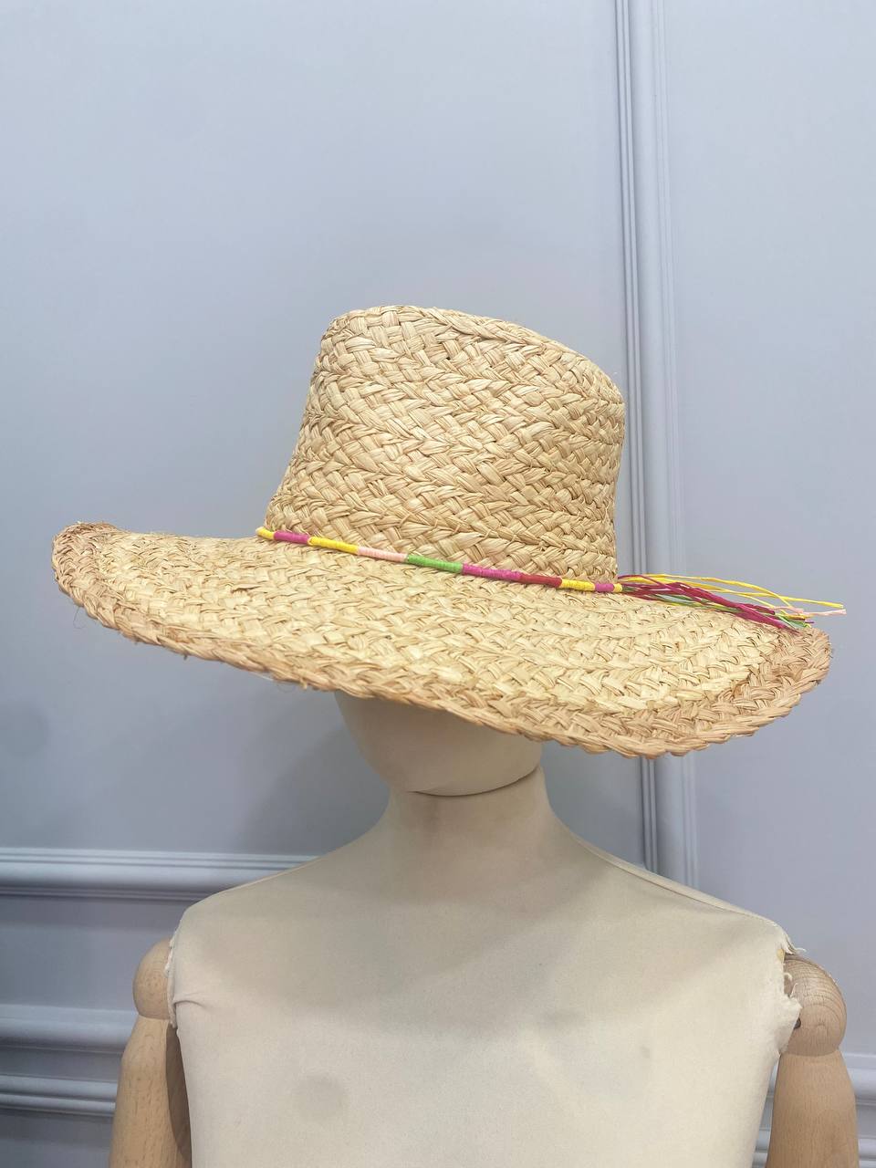 CAPPELLO RAFIA CON LACCIO